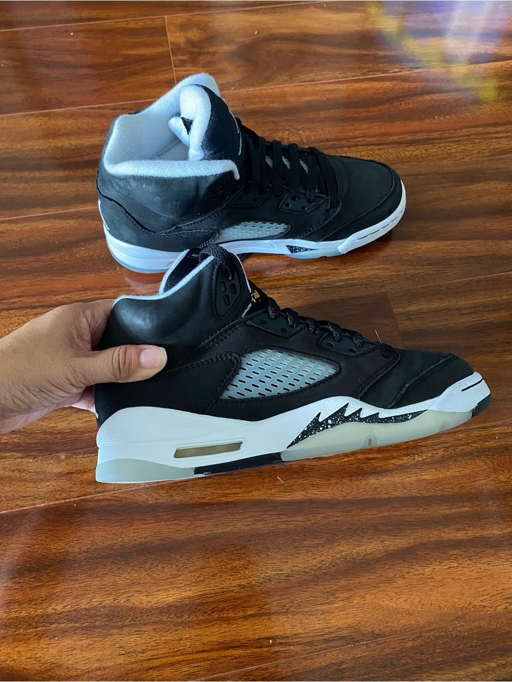 Jordan 5 Retro Moonlight (Oreo) Black and White Sneakers Youth 6 women 7.5